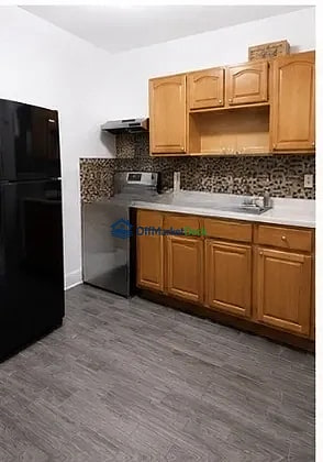 Off-market house in Camden, New Jersey — 3 beds, 1 bath, $156,000 — photo 3 of 5