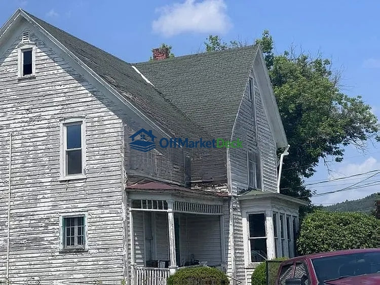 Off-market multi family in Mansfield, Pennsylvania — 5 beds, 3 baths, $70,000 — photo 2 of 8
