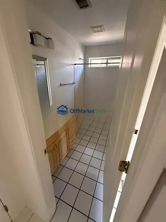 Off-market house in Gilbert, Arizona — 3 beds, 2 baths, $385,000 — photo 5 of 8