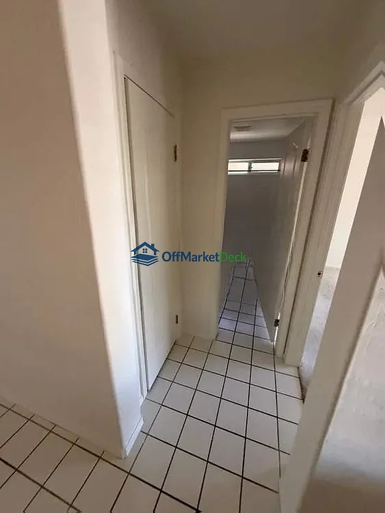Off-market house in Gilbert, Arizona — 3 beds, 2 baths, $385,000 — photo 2 of 8