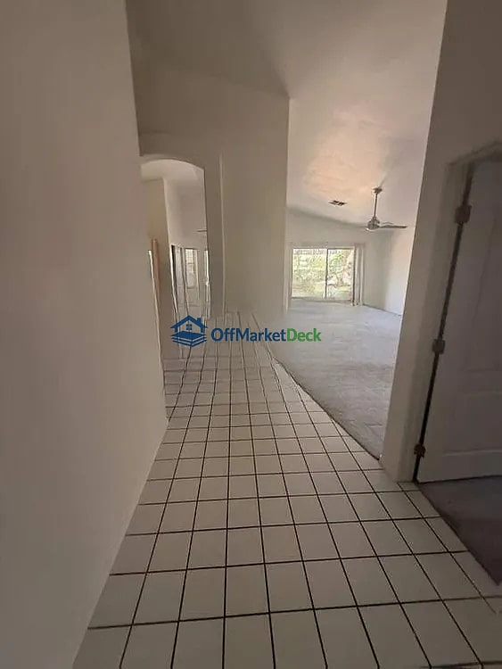 Off-market house in Gilbert, Arizona — 3 beds, 2 baths, $385,000 — photo 7 of 8