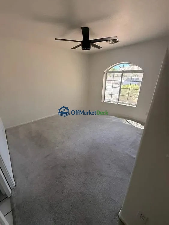 Off-market house in Gilbert, Arizona — 3 beds, 2 baths, $385,000 — photo 4 of 8