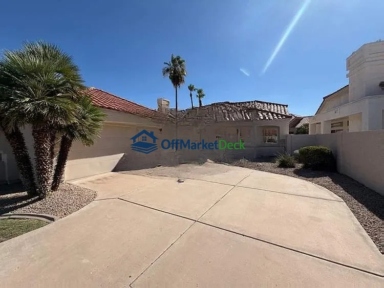 Off-market house in Scottsdale, Arizona — 3 beds, 2 baths, $799,990 — photo 2 of 8