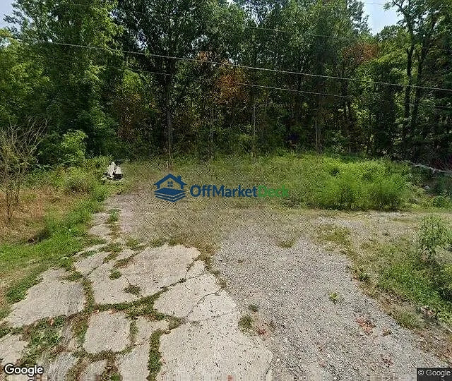 Off-market house in Burlington, Kentucky — 2 beds, 1 bath, $120,000 — photo 2 of 3