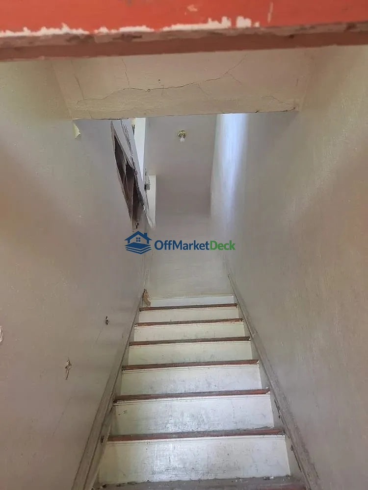 Off-market house in St. Louis, Missouri — 7 beds, 1 bath, $13,250 — photo 6 of 8