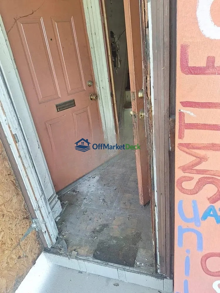 Off-market house in St. Louis, Missouri — 7 beds, 1 bath, $13,250 — photo 3 of 8