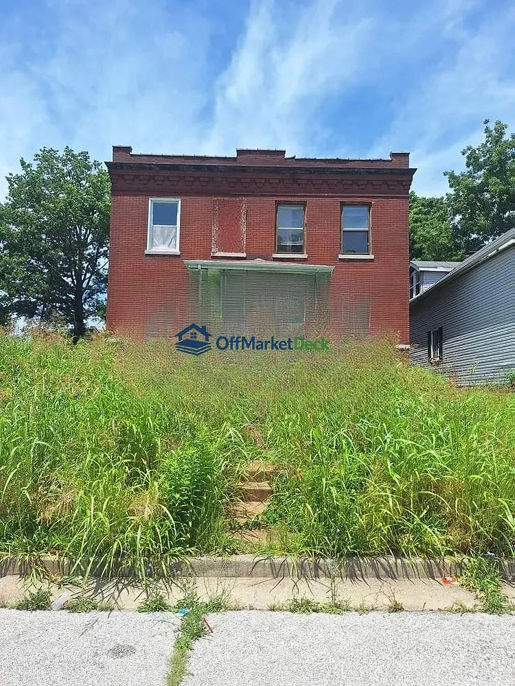 Off-market house in St. Louis, Missouri — 7 beds, 1 bath, $13,250 — photo 2 of 8