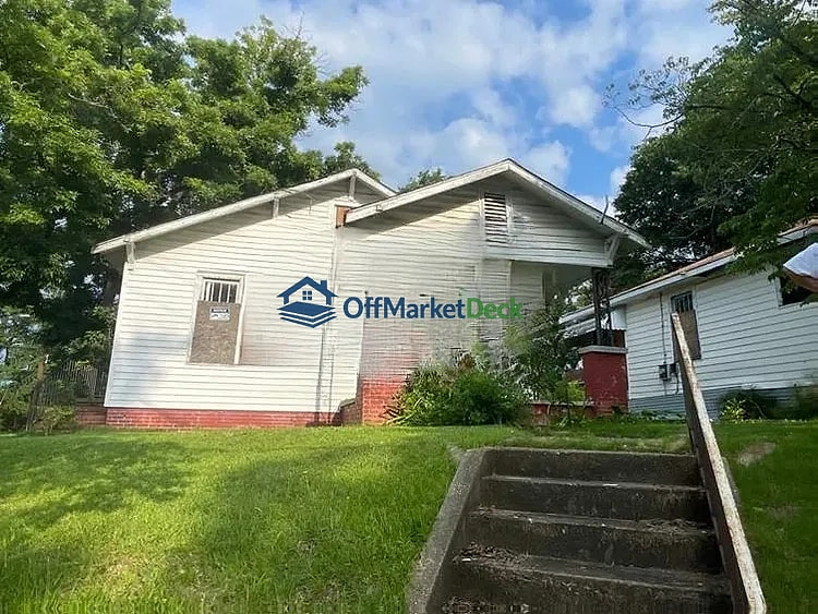 Off-market house in Columbus, Georgia — 2 beds, 1 bath, $50,000 — photo 4 of 8