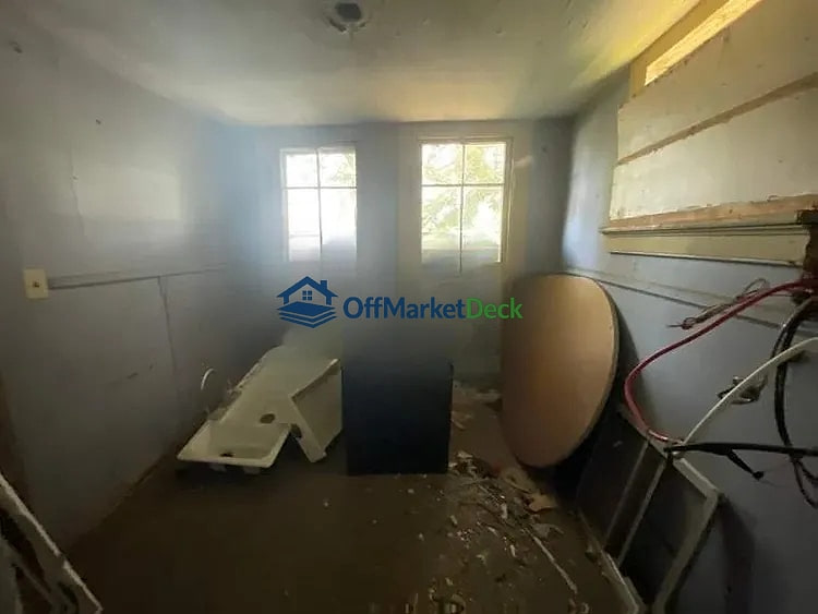 Off-market house in Columbus, Georgia — 2 beds, 1 bath, $50,000 — photo 7 of 8