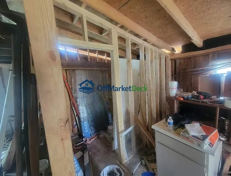 Off-market house in Gate City, Virginia — 2 beds, 1 bath, $70,000 — photo 8 of 8