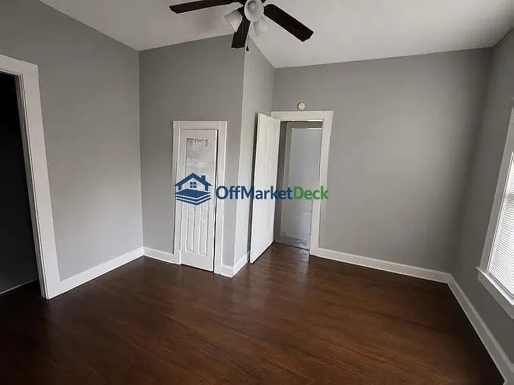Off-market house in Sherman, Texas — 4 beds, 3 baths, $170,000 — photo 3 of 8