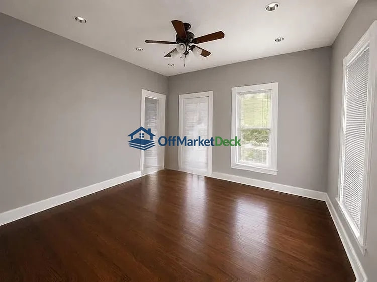 Off-market house in Sherman, Texas — 4 beds, 3 baths, $170,000 — photo 6 of 8