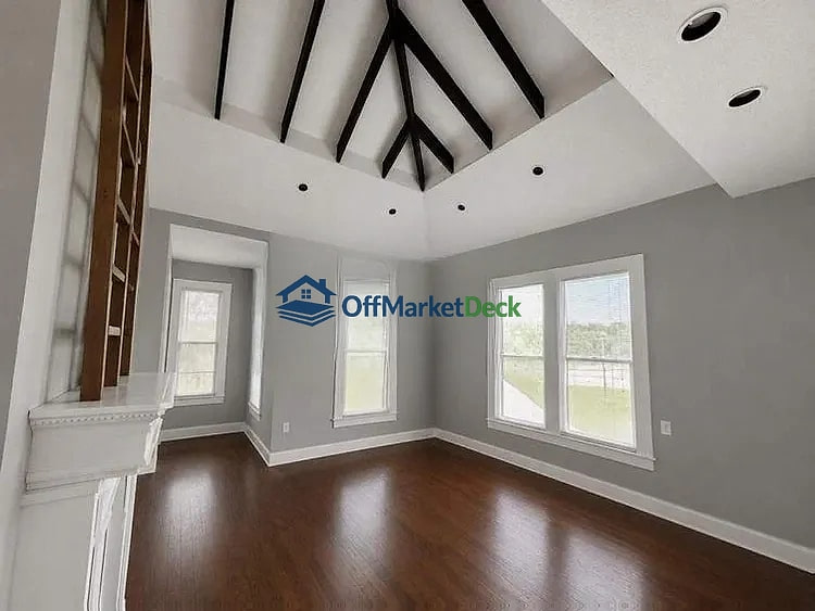 Off-market house in Sherman, Texas — 4 beds, 3 baths, $170,000 — photo 5 of 8