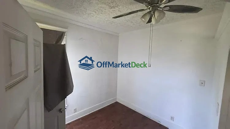 Off-market house in Indianapolis, Indiana — 1 bed, 1 bath, $116,250 — photo 4 of 8