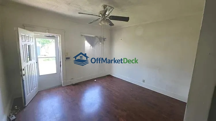 Off-market house in Indianapolis, Indiana — 1 bed, 1 bath, $116,250 — photo 5 of 8