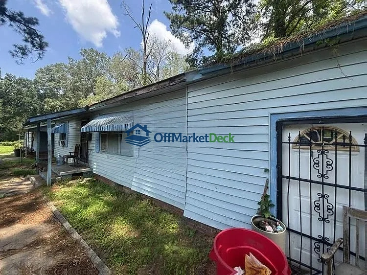 Off-market house in Jackson, Mississippi — 3 beds, 1 bath, $27,000 — photo 4 of 8