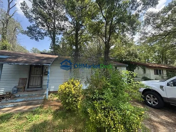 Off-market house in Jackson, Mississippi — 3 beds, 1 bath, $27,000 — photo 2 of 8