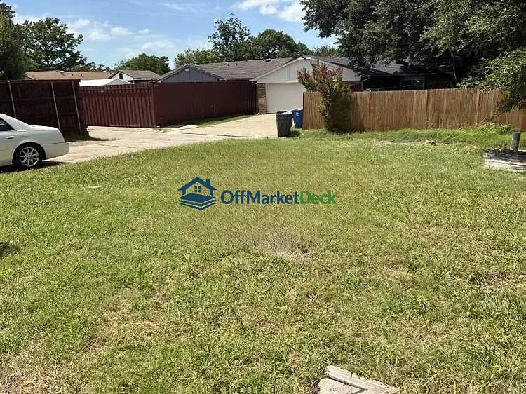 Off-market house in Dallas, Texas — 3 beds, 2 baths, $189,000 — photo 8 of 8