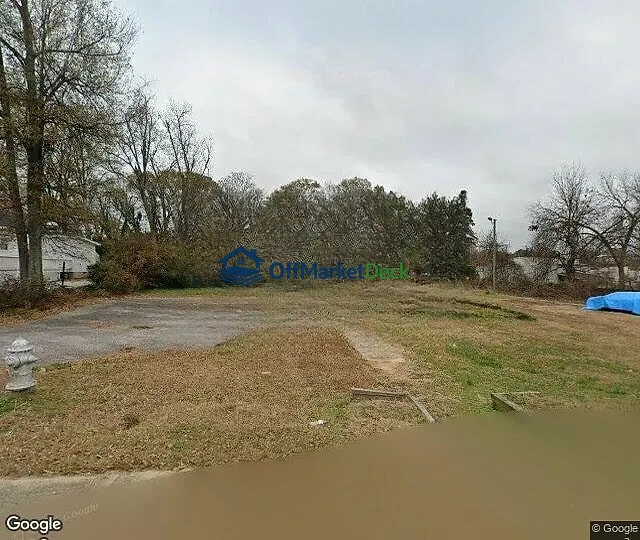 Off-market house in Lithonia, Georgia — 3 beds, 1 bath, $200,000 — photo 3 of 3