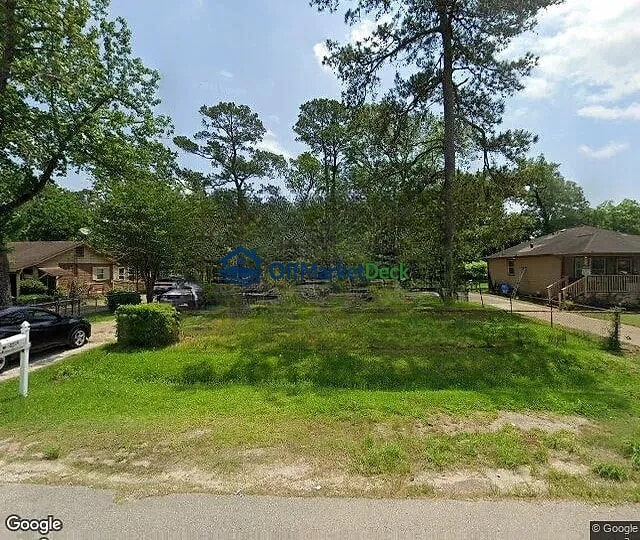 Off-market house in Houston, Texas — 3 beds, 2 baths, $99,900 — photo 2 of 3