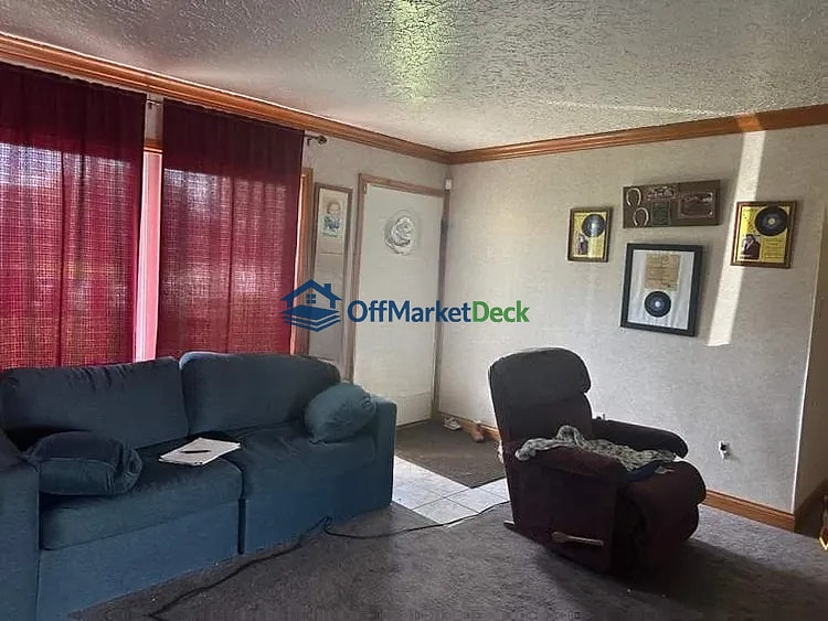 Off-market house in Beech Grove, Indiana — 3 beds, 1 bath, $160,000 — photo 6 of 8