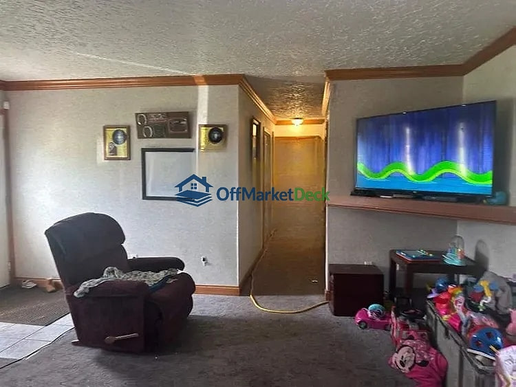Off-market house in Beech Grove, Indiana — 3 beds, 1 bath, $160,000 — photo 7 of 8