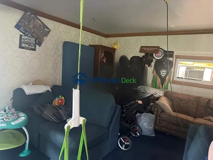 Off-market house in Beech Grove, Indiana — 3 beds, 1 bath, $160,000 — photo 3 of 8