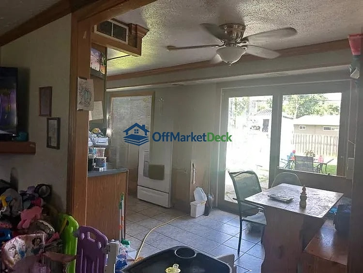Off-market house in Beech Grove, Indiana — 3 beds, 1 bath, $160,000 — photo 8 of 8