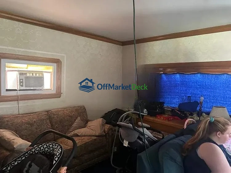 Off-market house in Beech Grove, Indiana — 3 beds, 1 bath, $160,000 — photo 5 of 8