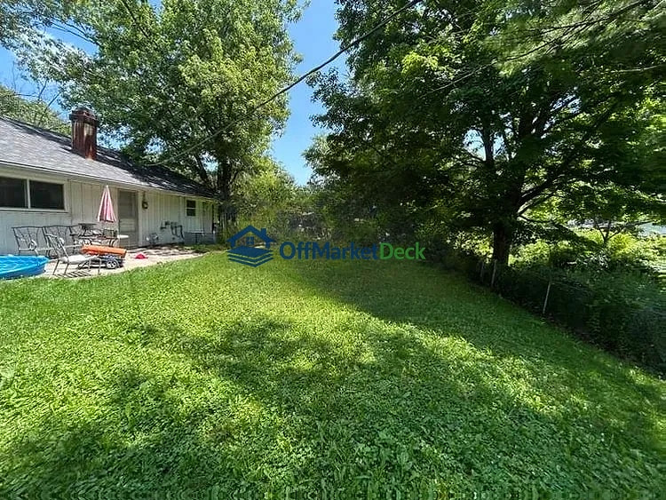 Off-market house in Anderson, Indiana — 3 beds, 1 bath, $97,000 — photo 7 of 8