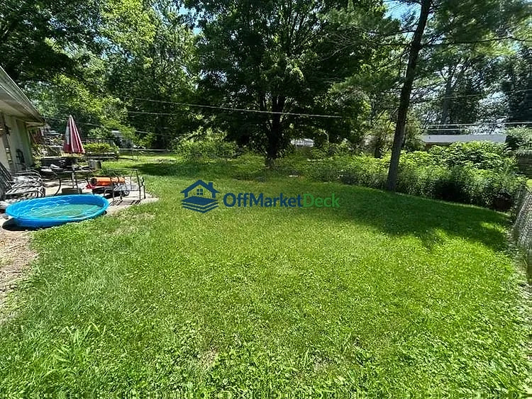 Off-market house in Anderson, Indiana — 3 beds, 1 bath, $97,000 — photo 4 of 8