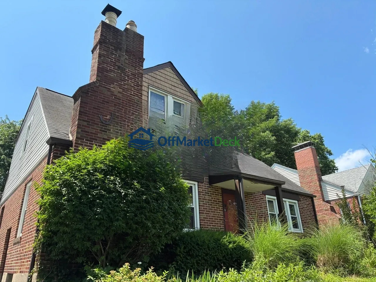 Off-market house in Kirkwood, Missouri — 4 beds, 2 baths, $369,900 — photo 4 of 8