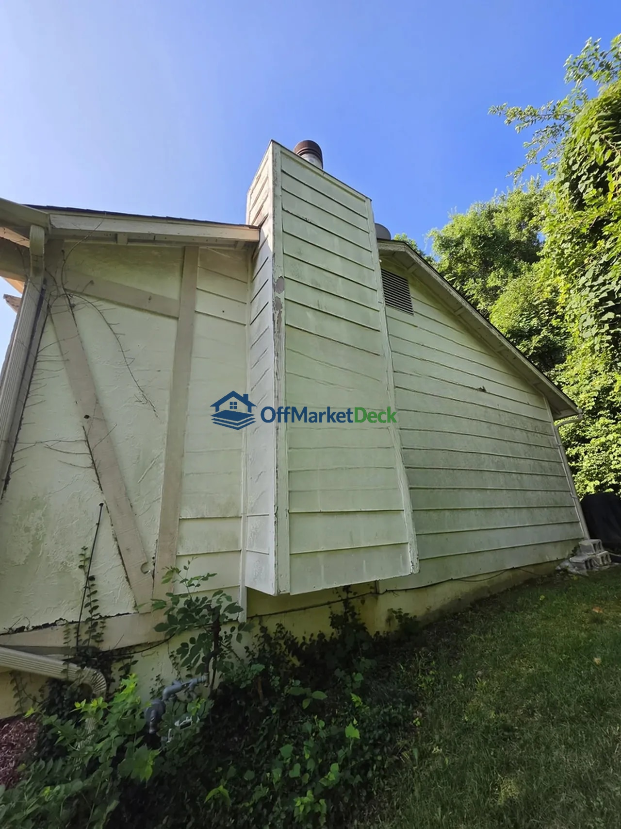 Off-market house in Chesterfield, Missouri — 3 beds, 1.5 baths, $292,900 — photo 4 of 8