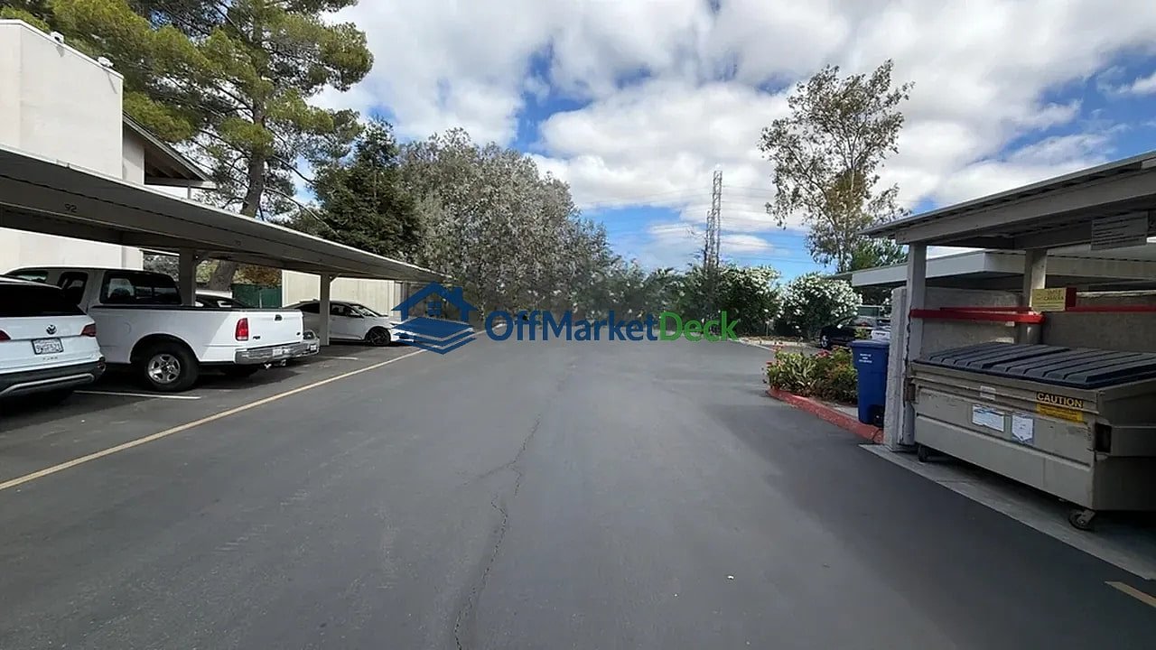 Off-market townhome in Concord, California — 1 bed, 1 bath, $209,900 — photo 6 of 8