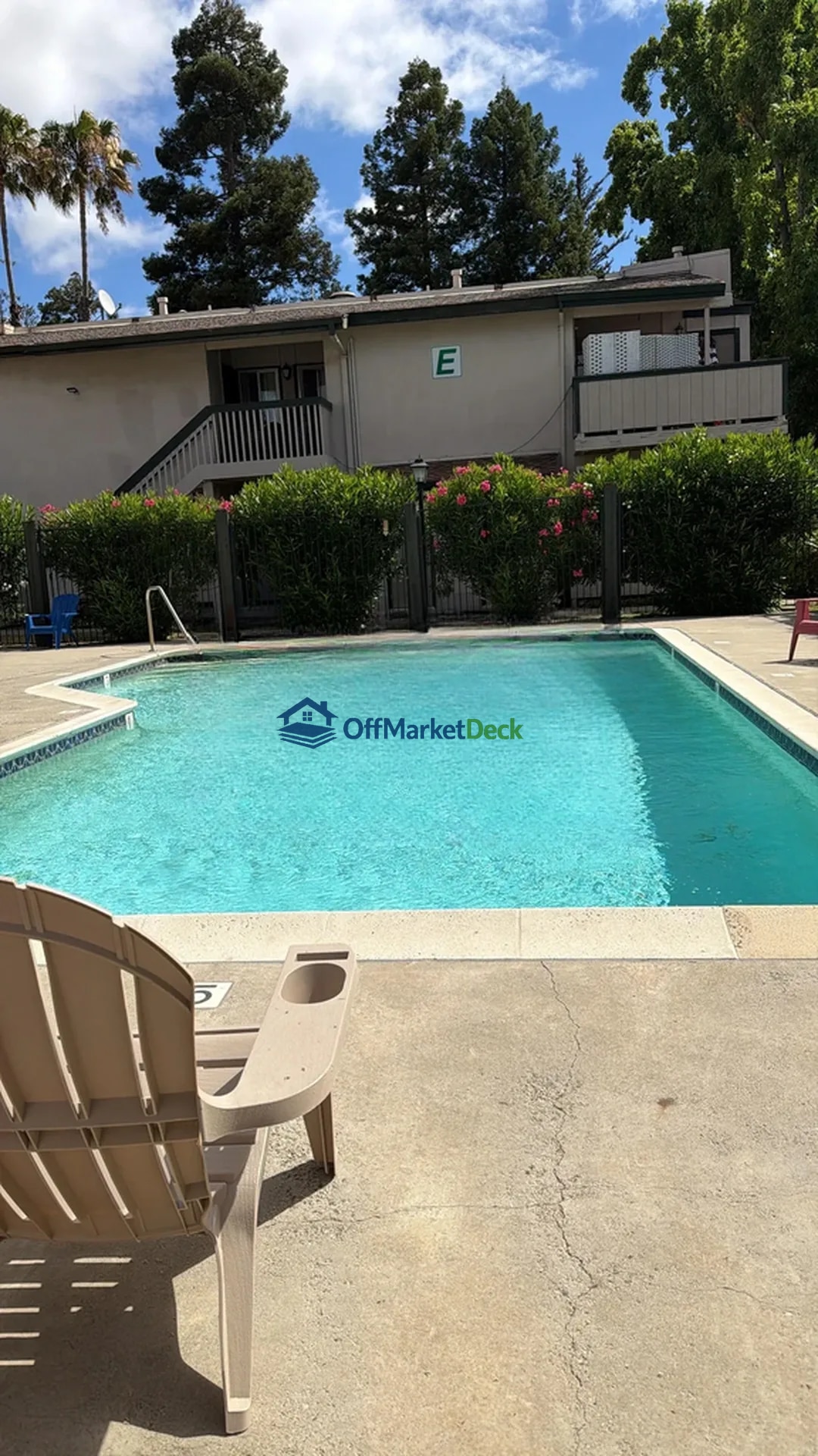 Off-market townhome in Concord, California — 1 bed, 1 bath, $209,900 — photo 5 of 8