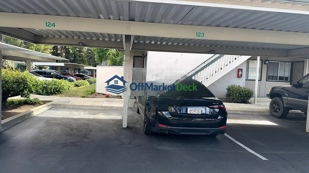 Off-market townhome in Concord, California — 1 bed, 1 bath, $209,900 — photo 7 of 8