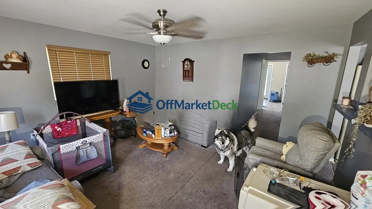 Off-market house in Dearborn Heights, Michigan — 3 beds, 1 bath, $114,900 — photo 7 of 8