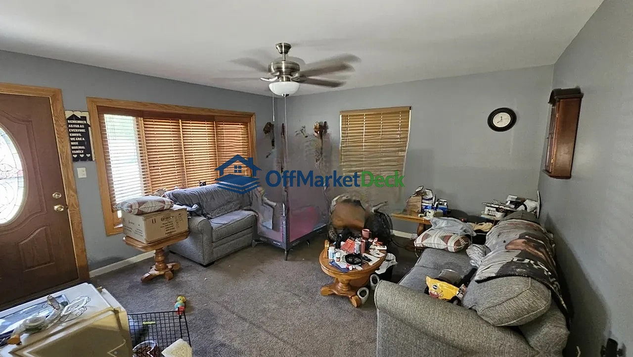 Off-market house in Dearborn Heights, Michigan — 3 beds, 1 bath, $114,900 — photo 6 of 8