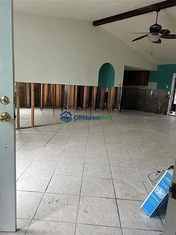 Off-market house in Hudson, Florida — 2 beds, 2 baths, $215,000 — photo 7 of 8