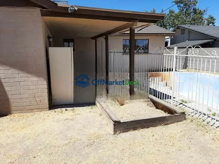 Off-market house in Phoenix, Arizona — 3 beds, 2 baths, $319,900 — photo 6 of 8
