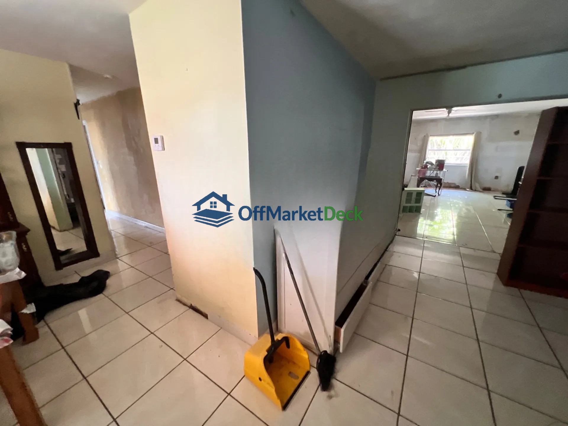 Off-market house in Hollywood, Florida — 3 beds, 2 baths, $390,000 — photo 8 of 8