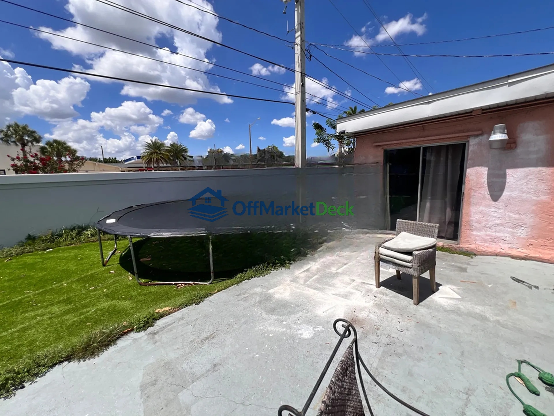Off-market house in Hollywood, Florida — 3 beds, 2 baths, $390,000 — photo 5 of 8