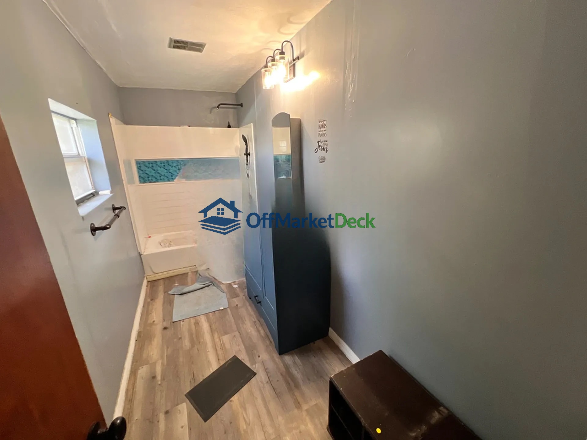 Off-market house in Hollywood, Florida — 3 beds, 2 baths, $390,000 — photo 7 of 8