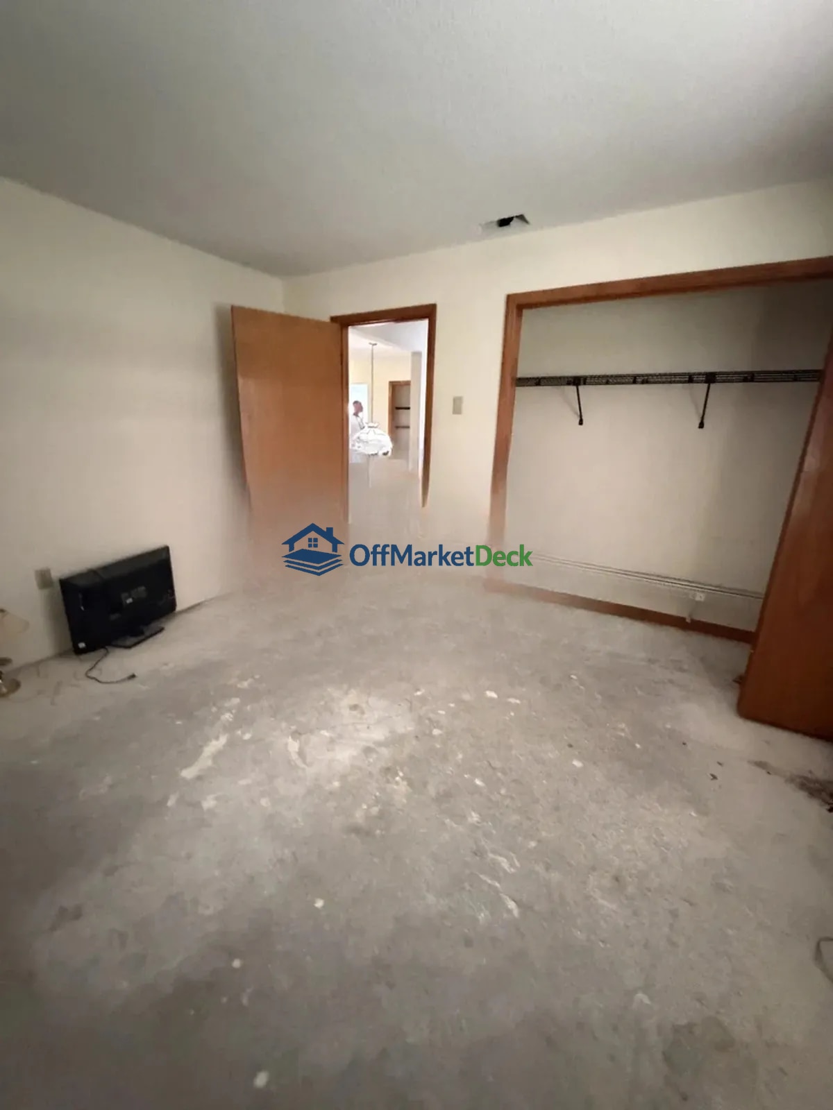Off-market house in New Port Richey, Florida — 3 beds, 2 baths, $280,000 — photo 7 of 8