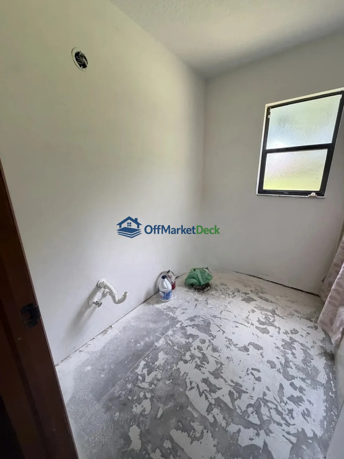 Off-market house in New Port Richey, Florida — 3 beds, 2 baths, $280,000 — photo 5 of 8