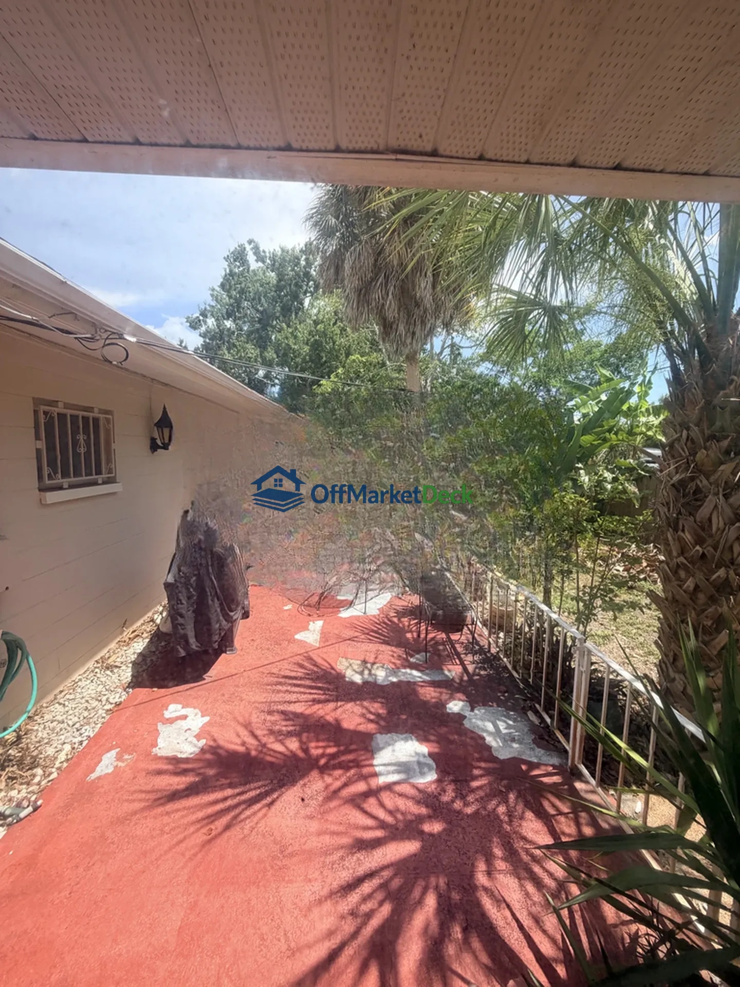 Off-market house in St. Petersburg, Florida — 3 beds, 2 baths, $425,000 — photo 6 of 8