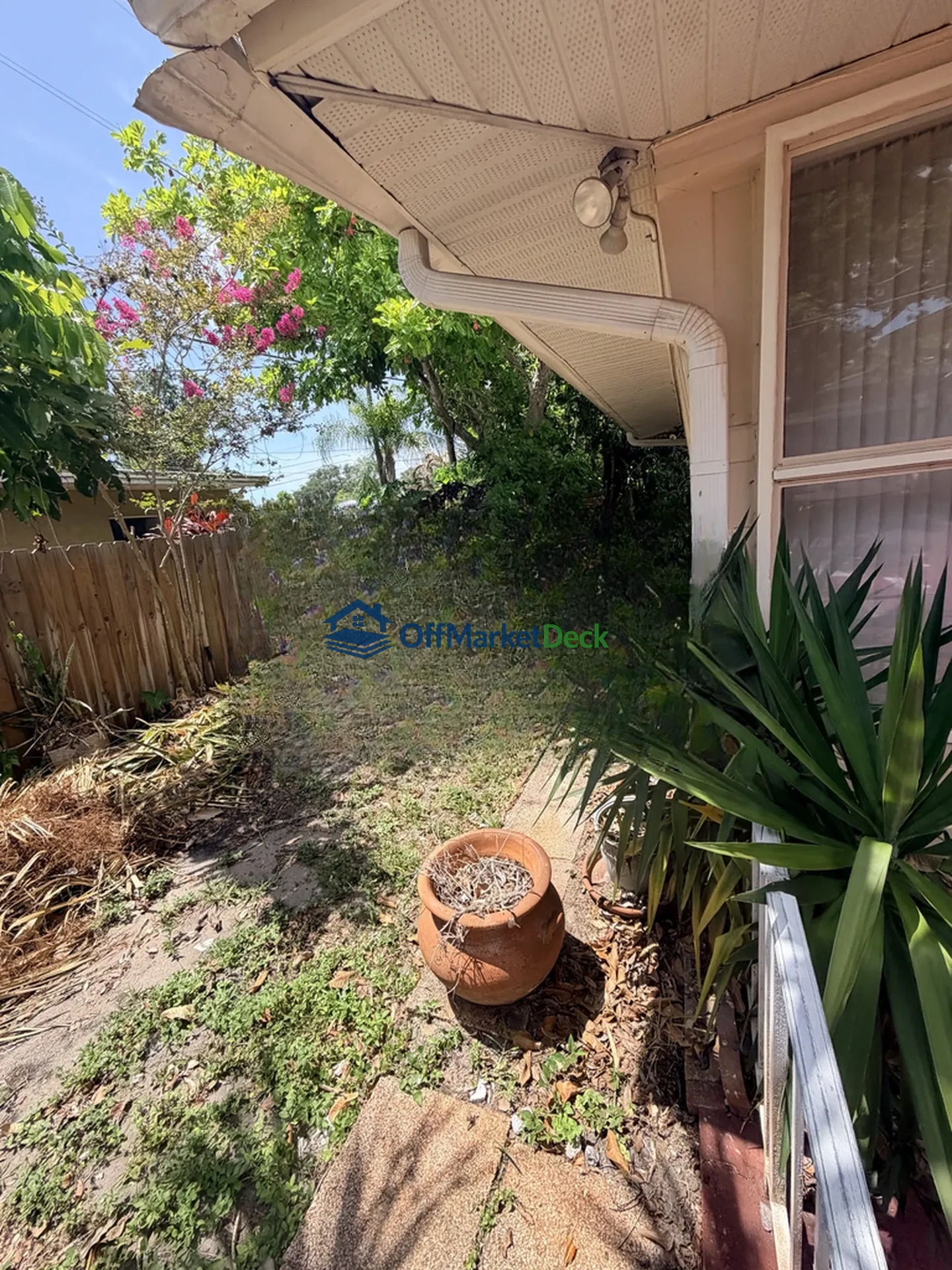 Off-market house in St. Petersburg, Florida — 3 beds, 2 baths, $425,000 — photo 8 of 8