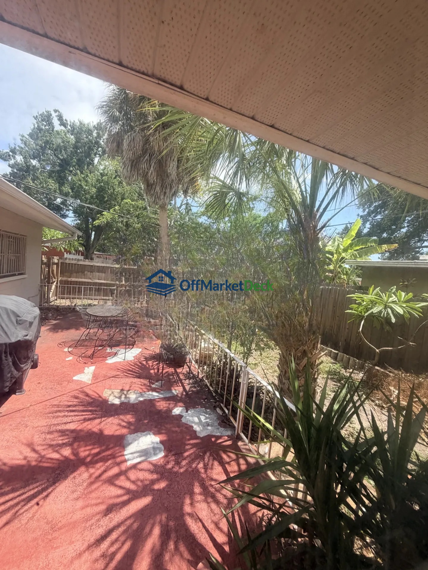 Off-market house in St. Petersburg, Florida — 3 beds, 2 baths, $425,000 — photo 7 of 8