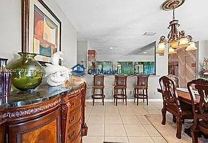 Off-market house in Port St. Lucie, Florida — 5 beds, 4 baths, $445,000 — photo 4 of 7