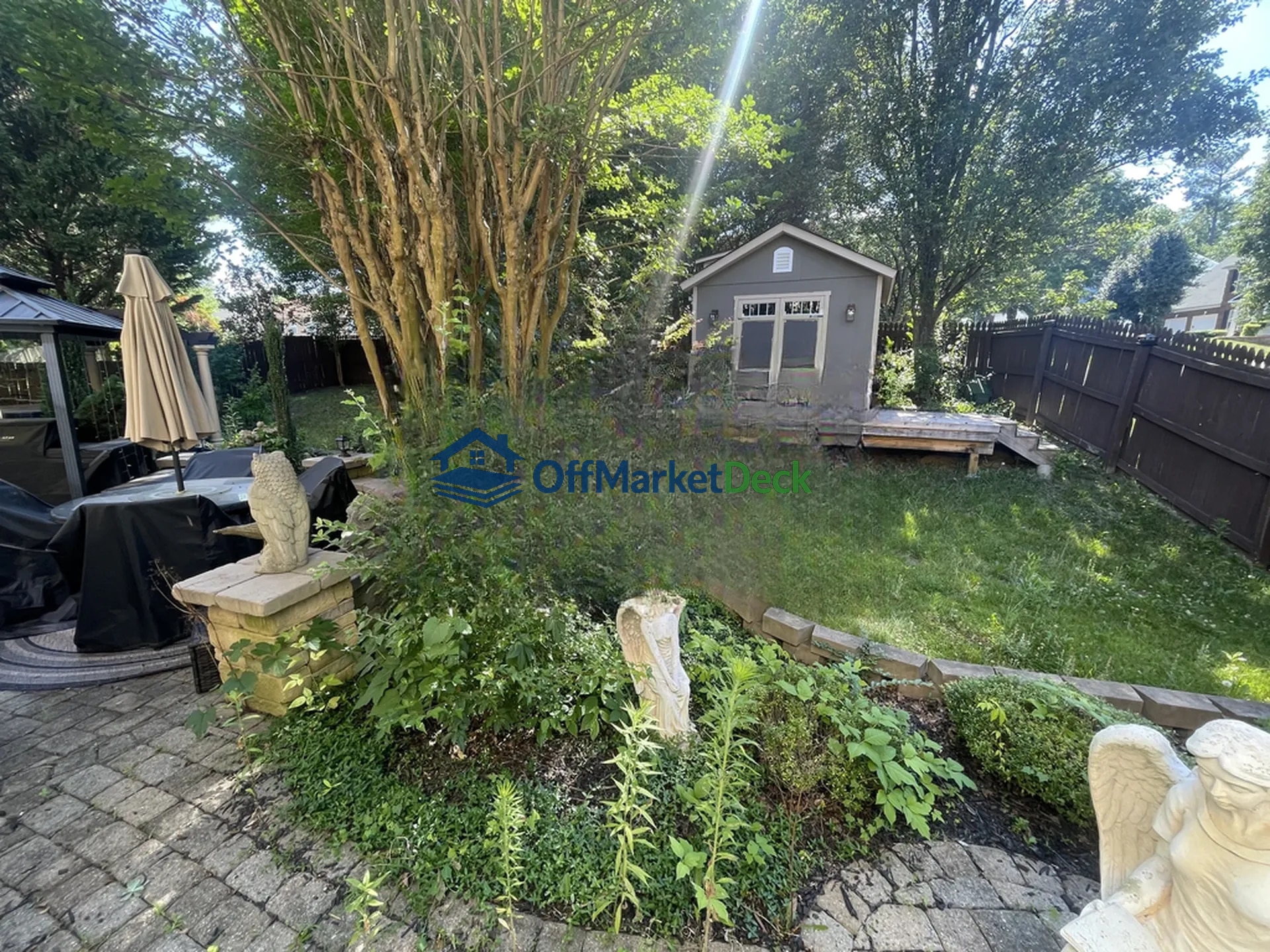 Off-market house in Charlotte, North Carolina — 4 beds, 2 baths, $340,000 — photo 4 of 8